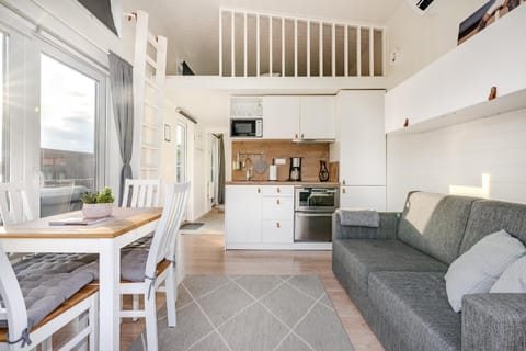 Kitchen or kitchenette, Living room