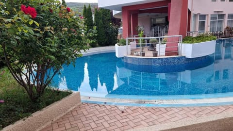 Property building, Garden, Garden view, Pool view, Swimming pool