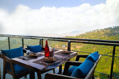 Restaurant/places to eat, View (from property/room)