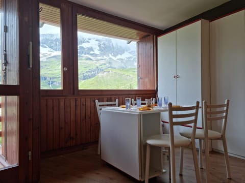Dining area, Mountain view
