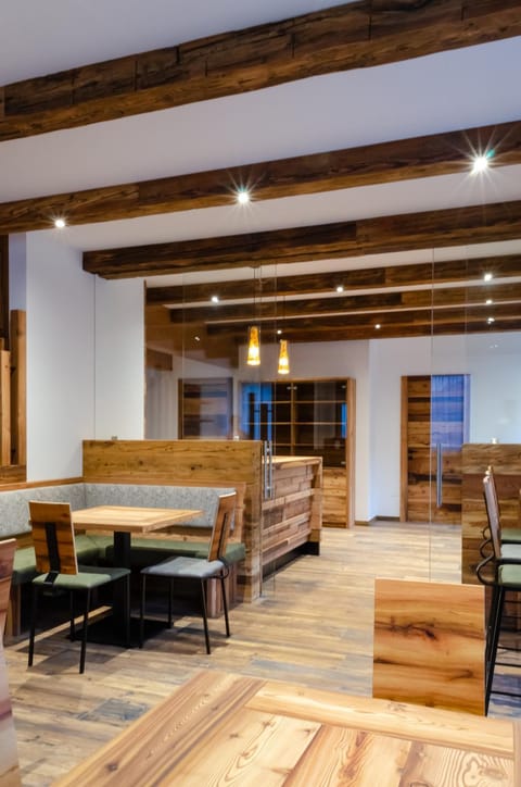 Lounge or bar, Buffet breakfast