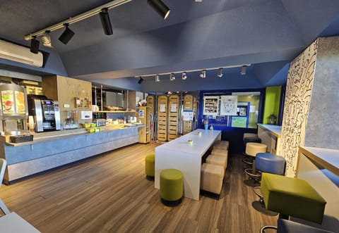 Food and drinks, Food