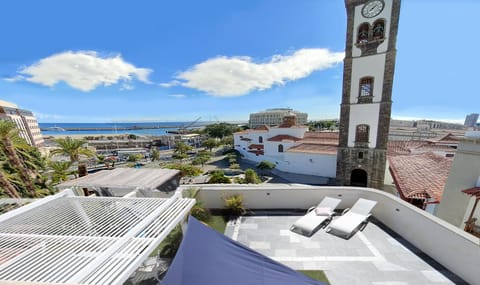 Property building, Solarium, Balcony/Terrace, City view, Garden view, Landmark view, Sea view, Street view