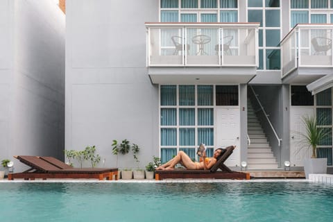 Property building, Day, Activities, Balcony/Terrace, Balcony/Terrace, On site, Pool view, Area and facilities, Swimming pool, sunbed