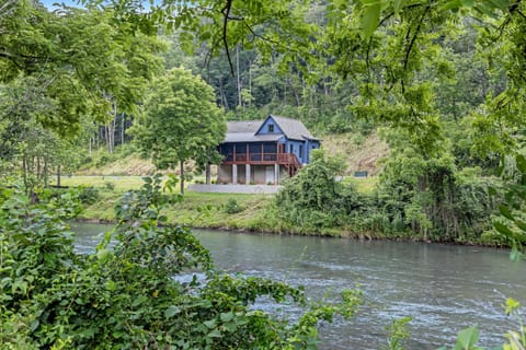 at E's House in Cullowhee