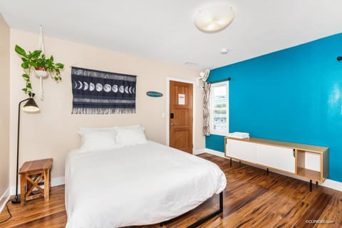 Bed, Bathroom, Photo of the whole room, Bedroom