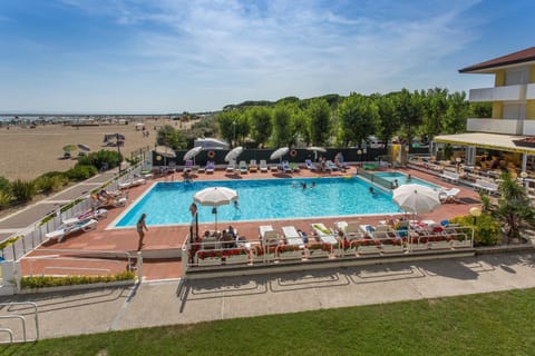 Swimming pool, Swimming pool