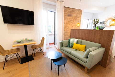 TV and multimedia, Balcony/Terrace, Living room, Seating area, Dining area