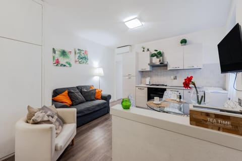 Kitchen or kitchenette, Living room