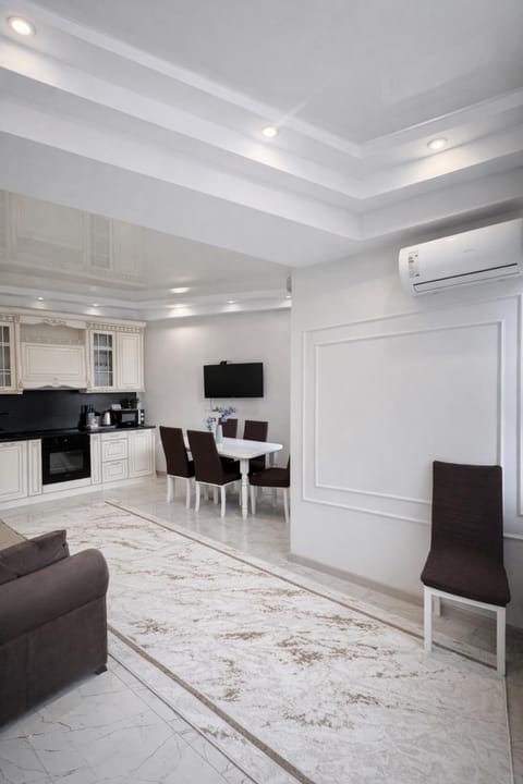 TV and multimedia, Seating area, Dining area, air conditioner