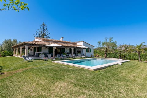 Property building, Patio, Day, Natural landscape, Garden, Pool view, Swimming pool