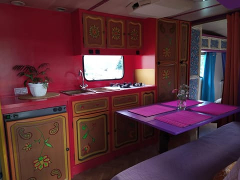 caradjango , caravane chauffée et climatisée Campground/
RV Resort in Auvergne-Rhône-Alpes