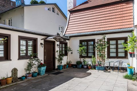 Property building, Facade/entrance, Spring, Off site, Neighbourhood, Natural landscape, View (from property/room), Other, Other, Garden view, Area and facilities, Area and facilities, Location, hair dresser