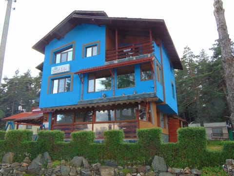 Communal lounge/ TV room, Facade/entrance, Property logo or sign, BBQ facilities, Children play ground, Fishing, Garden, Horse-riding, Skiing, Snorkeling, Balcony/Terrace, Decorative detail, Floor plan, Cycling, Diving, Communal kitchen, Text overlay, Garden view, Lake view, Mountain view, Street view, young children, older children, group of guests, Family