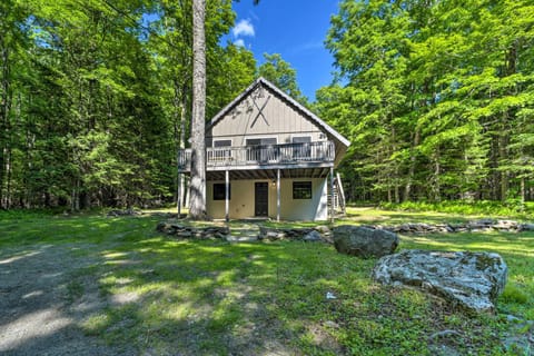 Sleek Cabin with Deck, 8 Miles to Mount Snow and Hikes Cabin in Wilmington