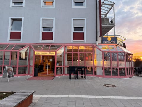 Property building, Restaurant/places to eat