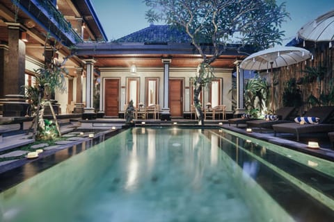 Swimming pool, Swimming pool