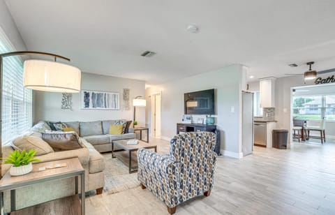 Dock, Kayaks and Bicycles Crystal River Getaway! House in Crystal River