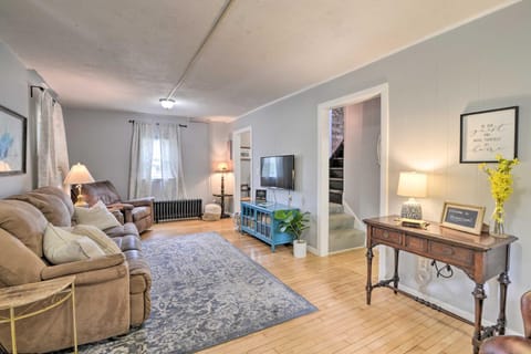 Enchanting Family House with Balcony Less Than 3 Mi to WVU! House in Morgantown