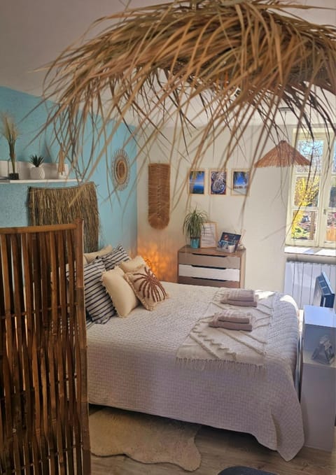 Bed, Photo of the whole room
