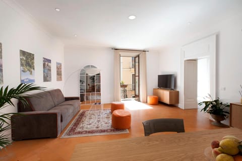 TV and multimedia, Balcony/Terrace, Living room, Seating area, Dining area