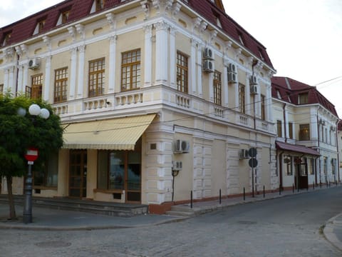 Property building, Day