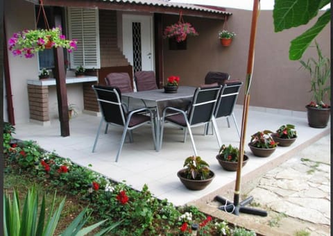 Apartman Andja sea and garden view Apartment in Fažana