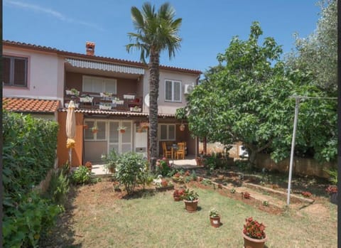 Apartman Andja sea and garden view Apartment in Fažana