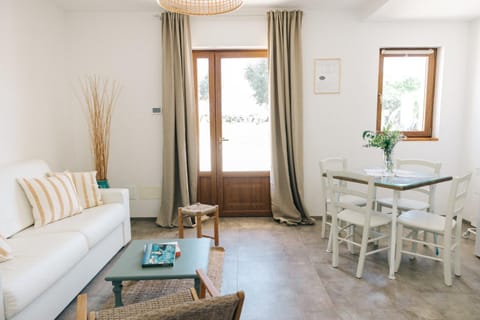 Living room, Photo of the whole room, Seating area, Dining area