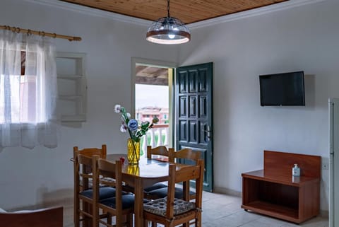 TV and multimedia, Living room, Dining area