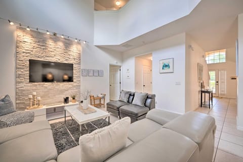 13 Mi to Parks Davenport Home with Pool and Game Room Villa in Loughman