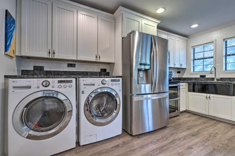 Gulfport Bungalow by Jones ParkandBeach Access! House in Gulfport