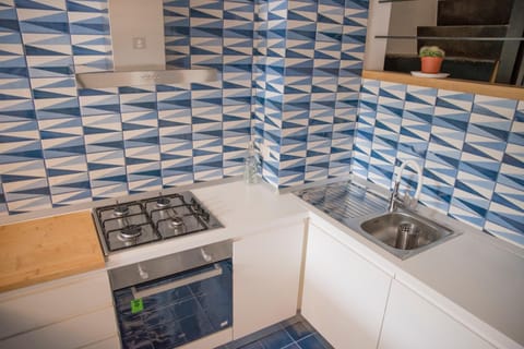 Kitchen or kitchenette, dishwasher, minibar, stove