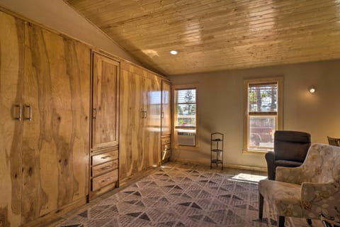 Mountain Cabin, Walk to DiningandMemorial Park! Cabin in Woodland Park