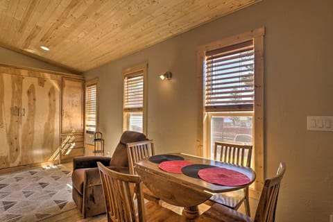 Mountain Cabin, Walk to DiningandMemorial Park! Cabin in Woodland Park