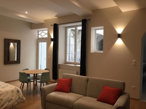 Ancien couvent dans le centre historique de Valence Apartment in Valence