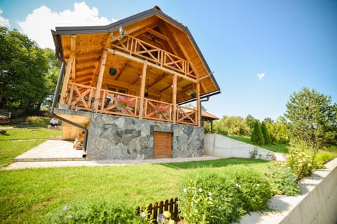 Patio, Facade/entrance, Natural landscape, Garden, Balcony/Terrace, Garden view, Lake view, Landmark view, Area and facilities