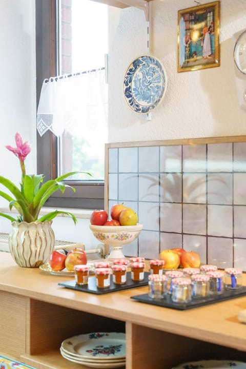 Food and drinks, Breakfast, Continental breakfast, Buffet breakfast