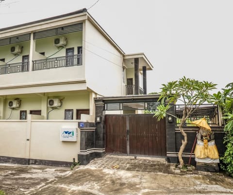 Gumitish Guest House Singaraja Bed and Breakfast in Buleleng