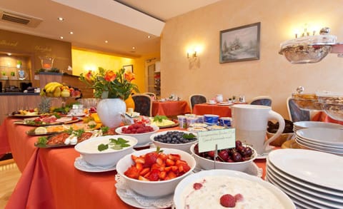 Food and drinks, Buffet breakfast
