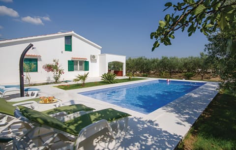 Property building, Garden, Garden view, Pool view, Swimming pool, sunbed