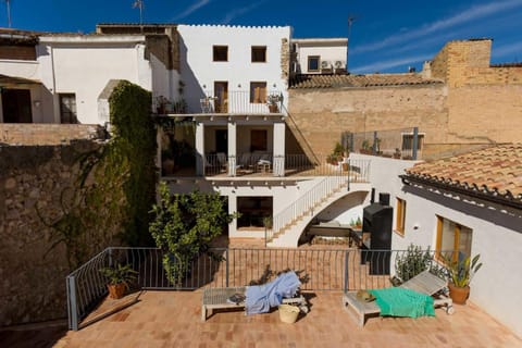 Property building, Patio, Day, View (from property/room), Balcony/Terrace, sunbed