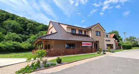 Property building, Facade/entrance, Garden