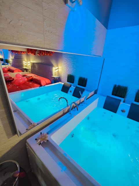 Hot Tub, Bedroom