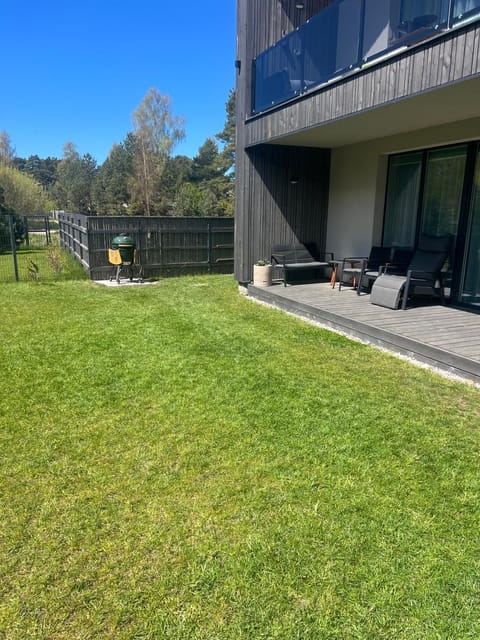 Property building, Day, Garden, Garden view