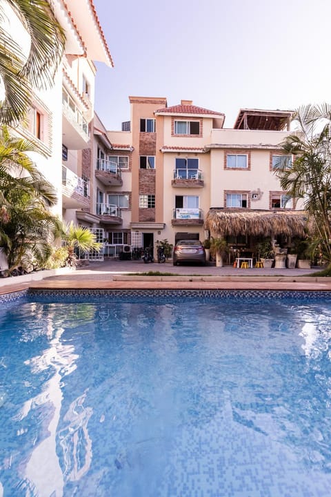 Swimming pool, sunbed