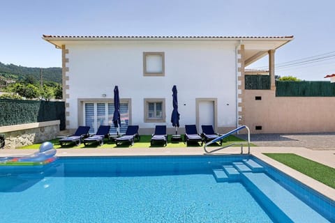 Property building, Patio, Day, Natural landscape, Mountain view, Pool view, Swimming pool, sunbed