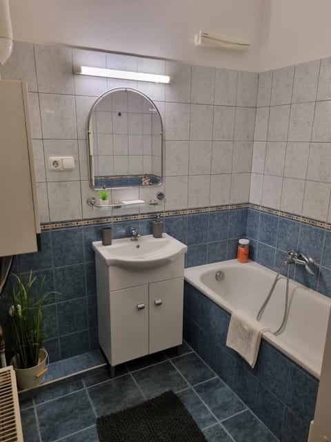 Tudor Apartman Apartment in Szeged