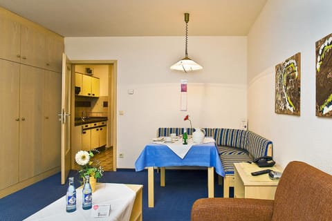 Kitchen or kitchenette, Photo of the whole room, Dining area