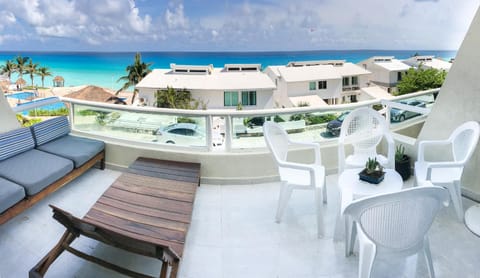Balcony/Terrace, Pool view, Sea view
